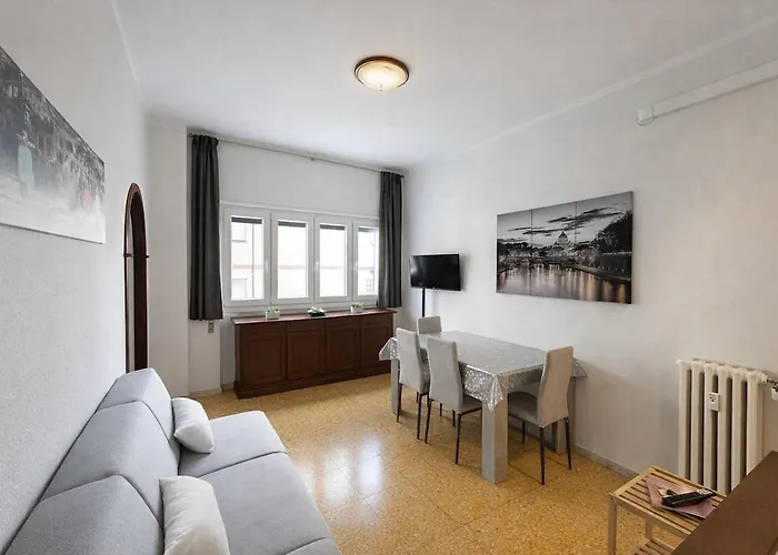 Modern Pigneto Flat, 5 Mins To Metro & Parking * Ρώμη